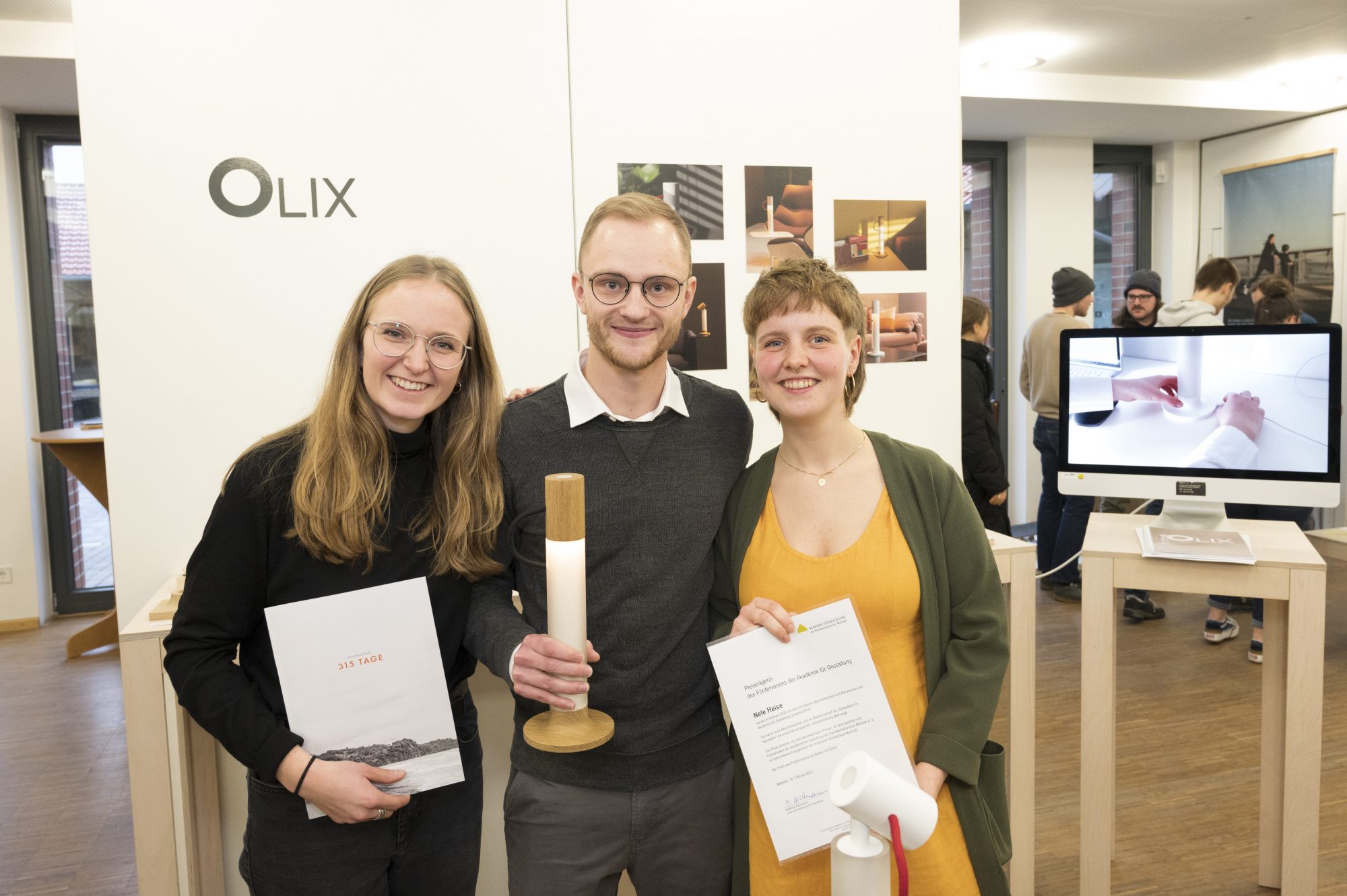 Ausgezeichnete Gestalter im Handwerk: Elina Marie Maaß, Johannes Teckentrup und Nele Heise (v.l.) (Foto: Andreas Buck)