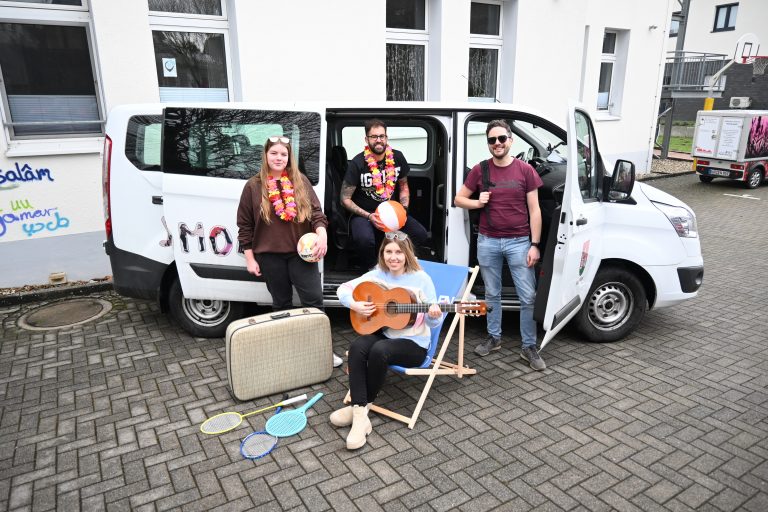 Das Team der Jugendpflege Büren ist bereit für die warmen Jahreszeiten (v. l.): Finja Nacke, Jan Hoffmeister, Sabrina Schäfers und Alessandro Ferraro. (Foto: Stadt Büren)