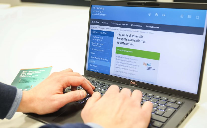 DigikoS fördert die Selbstlernkompetenzen Studierender mit der Unterstützung der Digital Learning Scouts. (Foto: S. Jonek/FH Bielefeld)