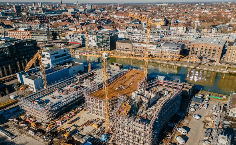 X-Dock: Der Fiege-Neubau im Münsteraner Stadthafen nimmt Form an – und trägt bereits einen passenden Namen. (Foto: Fiege)