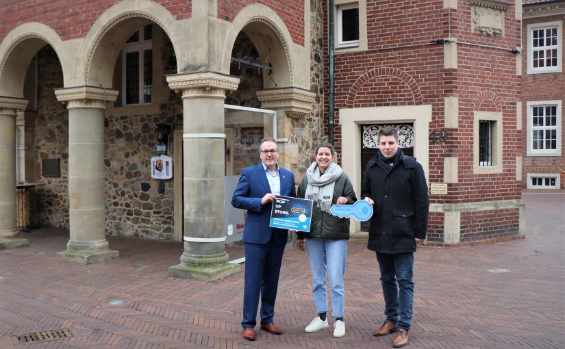 (v. l.) Bürgermeister Helmut Knurbein, Citymanagerin Eva Weusthof und Wirtschaftsförderer Alexander Kassner. (Foto: Stadt Meppen)