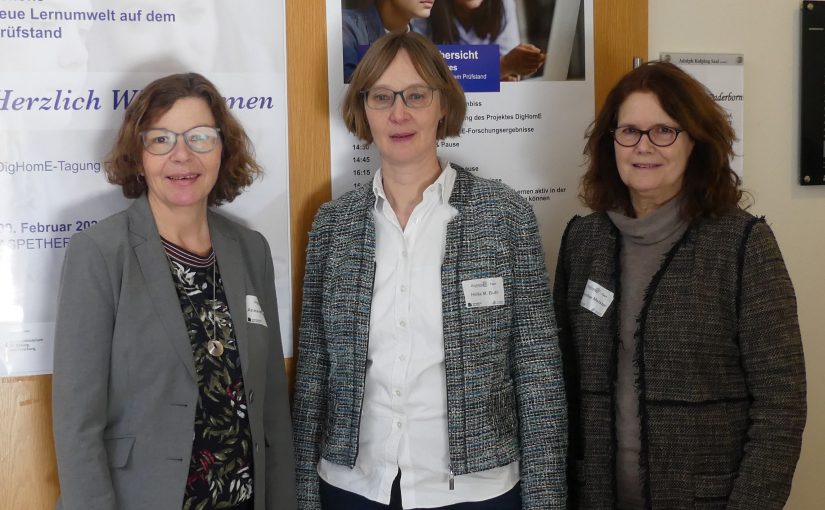 Prof. Dr. Anna-Maria Kamin, Prof. Dr. Heike M. Buhl und Prof. Dr. Dorothee M. Meister haben den Einsatz digitaler Medien untersucht (Foto: Claudia Kirschtein)