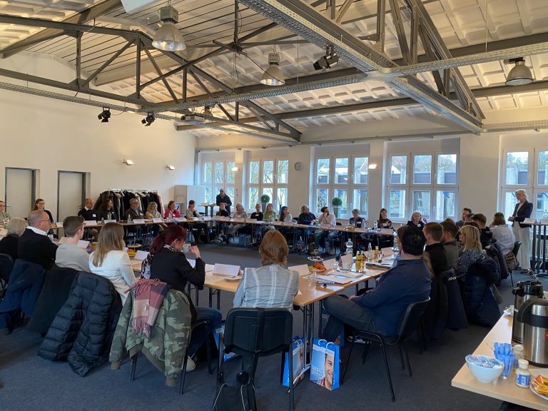 Im Arbeitskreis SCHULEWIRTSCHAFT stand beim Treffen am Mittwoch das Thema Nachwuchsrekrutierung auf dem Programm. (Foto: Fachhochschule des Mittelstands)