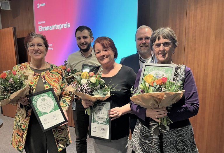 Für ihr ehrenamtliches Engagement von Fiege ausgezeichnet (v.l.n.r.): Claudia Schreiber, Ahmad Hamou, Dagmer Lemke, Holger Wissemann und Valeria Leißing. (Foto: Fiege)