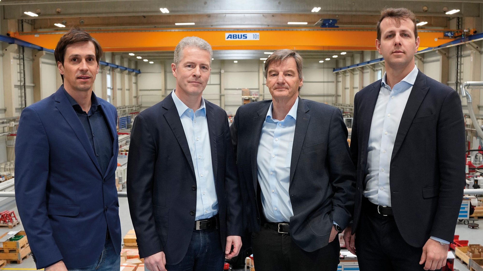 Bisheriges Vierermanagement: Andreas Bischoff und Wolfgang Rohner verlassen das Management der IMA Schelling Group (mittig links und rechts), Christoph Geiger und Maximilian Lehner übernehmen zukünftig das Steuer (außen links und rechts) (Foto: IMA Schelling Group)
