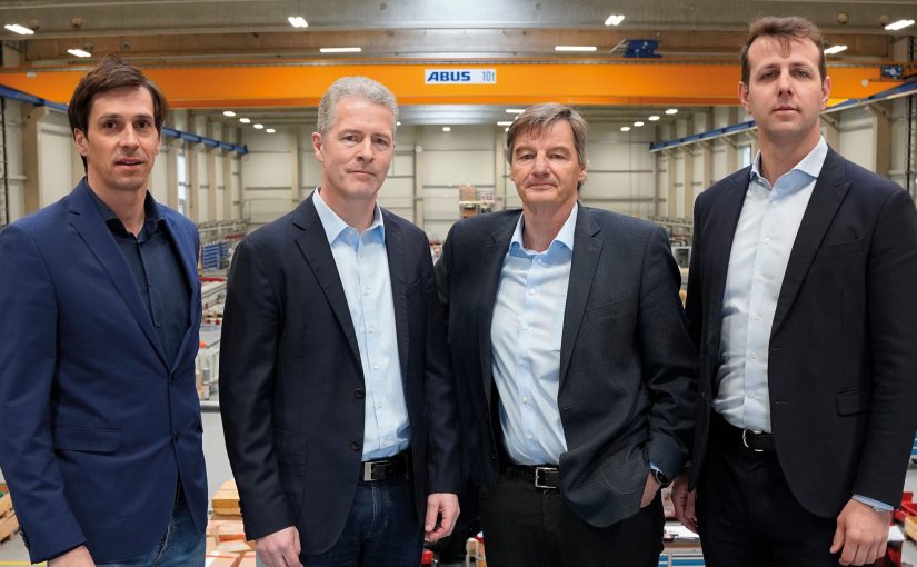 Bisheriges Vierermanagement: Andreas Bischoff und Wolfgang Rohner verlassen das Management der IMA Schelling Group (mittig links und rechts), Christoph Geiger und Maximilian Lehner übernehmen zukünftig das Steuer (außen links und rechts) (Foto: IMA Schelling Group)