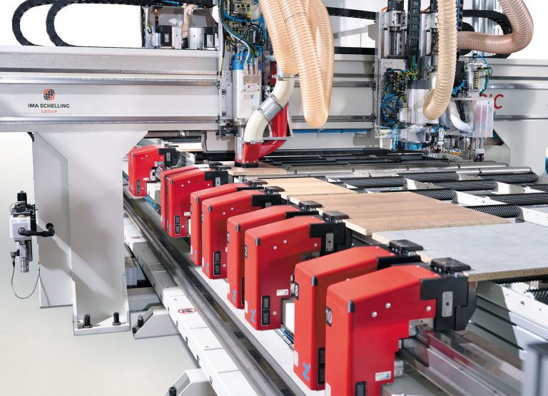 Die Bohrmaschine IMAGIC L1 stellt IMA Schelling in Kombination mit einem Handlingroboter vor. (Foto: IMA Schelling Group)