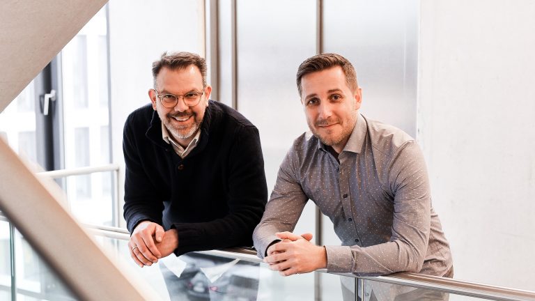 „Vertriebschef Frank Ibounig (links) und Geschäftsführer Michel Weber.“ (Foto: Medium Digital GmbH)