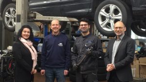 von links: Servgi Argun (Arbeitgeber-Service Arbeitsagentur Detmold; Arbeitgeber Andreas Husemann; Auszubildender Khayal Abasov; Agenturchef Rainer Radler (Foto: Tanja Liebke, Agentur für Arbeit Detmold) )