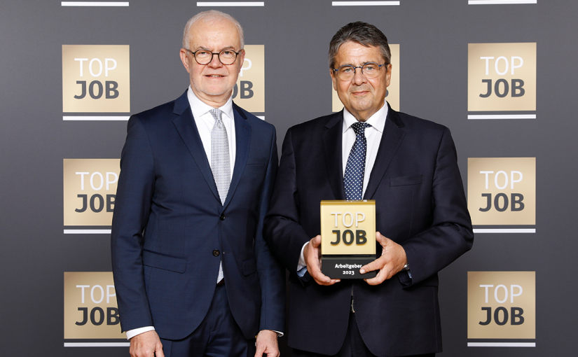 Matthias Marquardt (geschäftsführender Gesellschafter WERMA Signaltechnik, links) und Sigmar Gabriel, TOP JOB-Schirmherr (Foto: WERMA Signaltechnik GmbH + Co. KG )