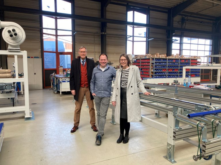 Landrat Adenauer war mit Anna Niehaus bei der Michelis Sonder-Maschinenbau GmbH & Co. KG zu Gast (Foto: Michelis)