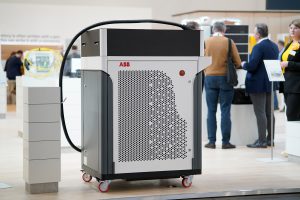Der ABB Power Charger verfügt über eine HARTING Ladelösung mit kombiniertem Ladesystem und Han® Modular Anschluss. (Foto: HARTING Technologiegruppe)