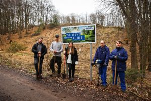 Für DENIOS tatkräftig im Einsatz: Styopa Naejbov, Vincent Kinzel, Polina Gorbunova, Dirk Horstmann und Gabriel Siemens (v.l.n.r.) (Foto: Denios)