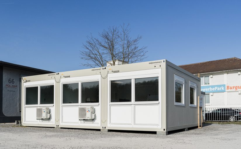 Drei extra breite ELA Bürocontainer bieten auf 54 Quadratmetern Platz für Büro- und Besprechungsräume. (Foto: ELA Container GmbH)