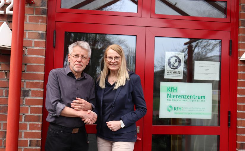 Dr. Stefan Fründ, Vorsitzender des Vereins »für nierenkranke Kinder« e.V., und Martina Schlottbom, Vorstandsmitglied der Josef Fiege Stiftung. (Foto: Fiege)