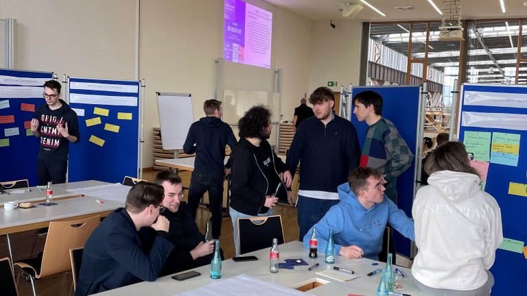 Beim Workshop „Ich mische miT“ entwickelten die Studierenden Verbesserungen und Lösungen rund um die Internationalisierung ihrer Studiengänge. (Foto: Hochschule Osnabrück)