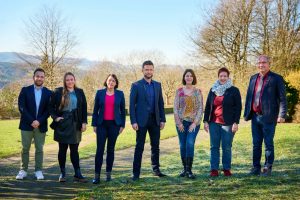 Stehen Arbeitgebern mit Rat und Tat zur Seite: Benjamin Lowack, IHK Ostwestfalen zu Bielefeld, Jennifer Rapier, IHK Lippe zu Detmold, Sylvia Rose, IFD Kreis Minden-Lübbecke, Dirk LangeMensing, IFD Bielefeld + Kreis Gütersloh, Tanja Iken, Landwirtschaftskammer NRW, Maren Wierutsch, IFD im Kreis Lippe, und Jürgen Altemöller, Handwerkskammer OstwestfalenLippe zu Bielefeld (von links (Foto: LWL/Nikolaus Urban)