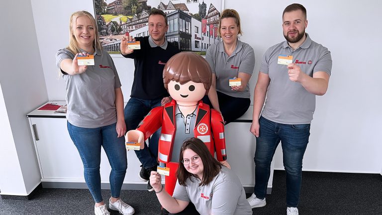 (V. li.) Nadja Schumacher, Jens Koch, Julia Klass, Judith Suckow, Robert Lucht und viele weitere Kolleginnen und Kollegen der Johanniter Lippe-Höxter haben sich bereits entschieden – was denkst du? (Foto: Johanniter Lippe-Höxter)