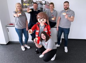 (V. li.) Nadja Schumacher, Jens Koch, Julia Klass, Judith Suckow, Robert Lucht und viele weitere Kolleginnen und Kollegen der Johanniter Lippe-Höxter haben sich bereits entschieden – was denkst du? (Foto: Johanniter Lippe-Höxter)