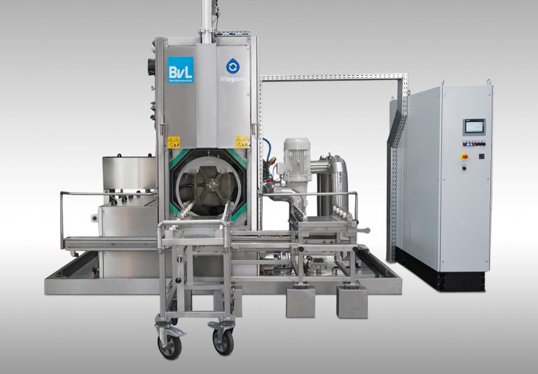 Leistungsstarke BvL-Standardreinigungsanlage Niagara mit unkompliziertem Handling für einen sicheren und schnellen Arbeitsablauf. (Foto: BvL Oberflächentechnik GmbH)