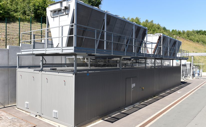 Das technotrans-Kühlsystem besteht aus einer Containerlösung, die 22 x 6 x 7 Meter misst und eine Kühlleistung von zwei Megawatt erzeugt. (Foto: technotrans SE)