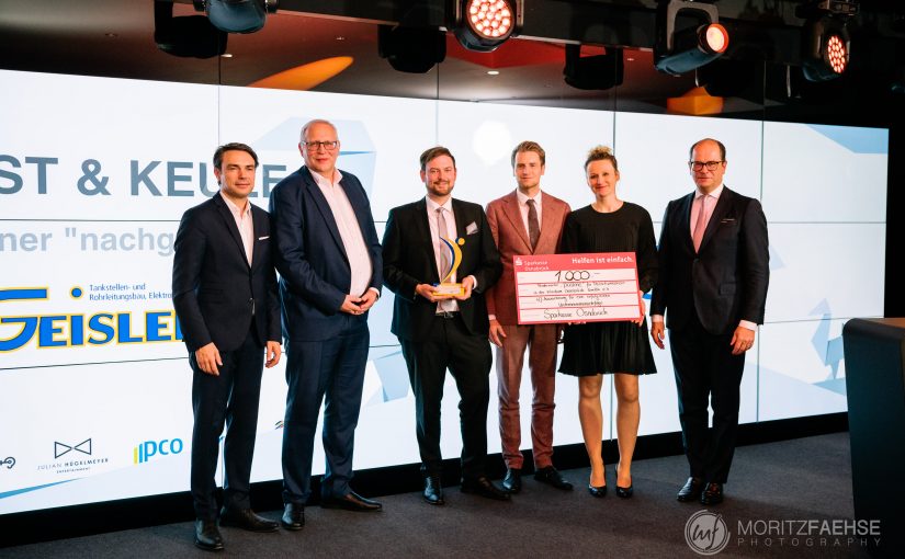 Jury-Mitglied Mark Rauschen, Jury-Mitglied Prof. Heiko Hellwege, Award-Gewinner 2021 Jens Geisler, WJ-Kreissprecher 2021 Julian Hügelmeyer, WJ-Vorstandsmitglied 2021 Elisabeth Greve, Jury-Mitglied Uwe Goebel (Foto: Wirtschaftsjunioren Osnabrück)