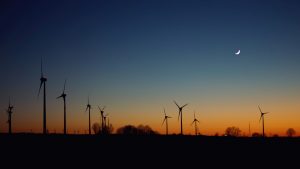 Zusammen mit Lanthan Safe Sky rüstet Weidmüller Windenergieanlagen mit der bedarfsgesteuerten Nachtkennzeichnung nachhaltig um. (Foto: Weidmüller)