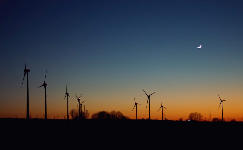 Zusammen mit Lanthan Safe Sky rüstet Weidmüller Windenergieanlagen mit der bedarfsgesteuerten Nachtkennzeichnung nachhaltig um. (Foto: Weidmüller)