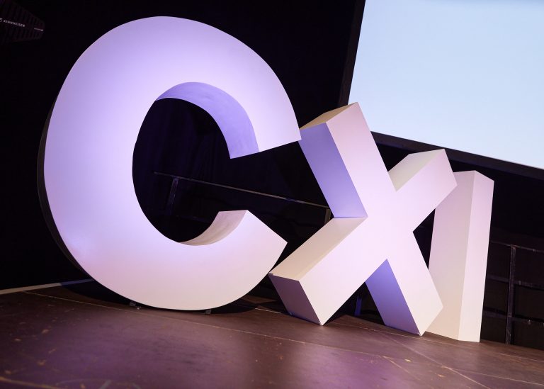 Die Bielefelder CXI ist Europas größte Corporate Design-Konferenz und wird jährlich vom Fachbereich Gestaltung der HSBI ausgerichtet. (Foto: P. Mächtlen/HSBI)
