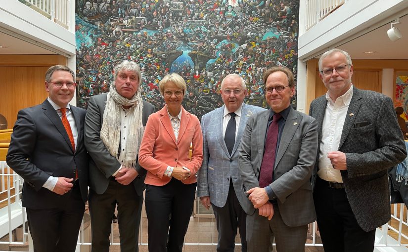 v.l. Geschäftsführer Servaas van der Avoort, Paul Abels, Vorsitzende Dorothee Feller, Prof. Dr. med. Rudolf Mennigen, Prof. Dr. Jacco Pekelder und Wieland Pieper. (Foto: Birgit van der Avoort)