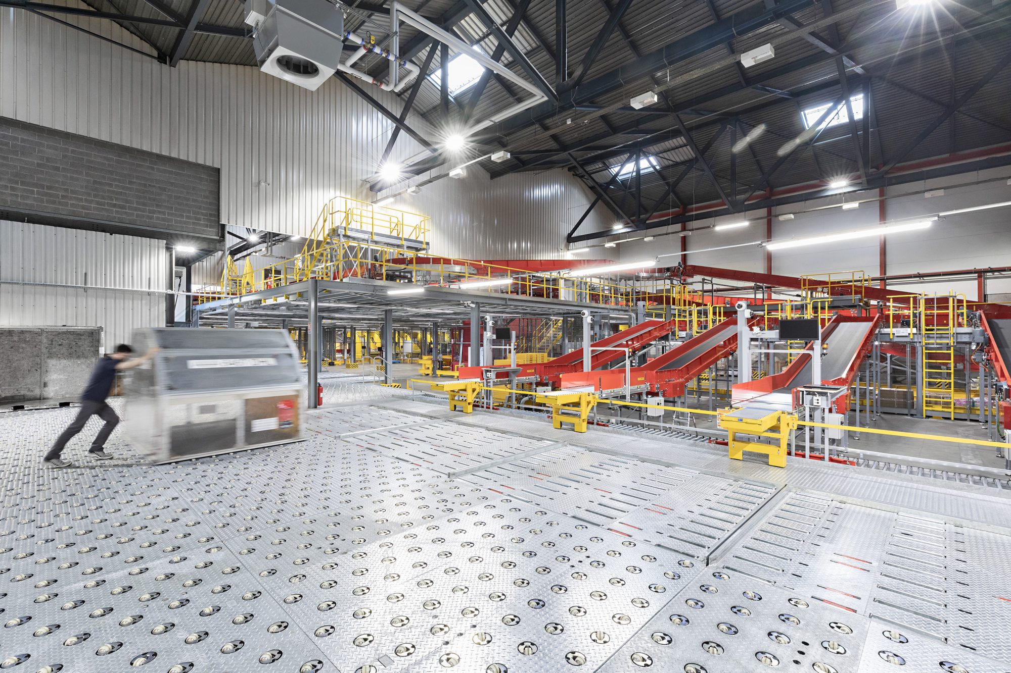 Die Intralogistik profitiert von smarten Edge-Devices von Weidmüller, die Abläufe IIoT-fähig machen. (Foto: Weidmüller)