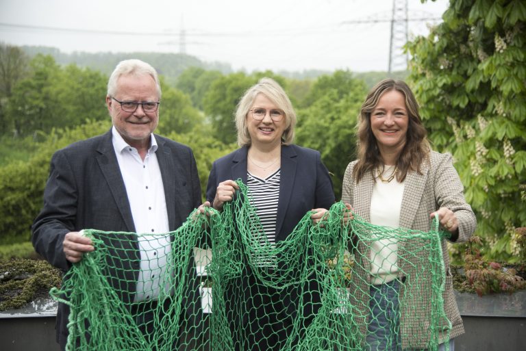 WIGOS-Geschäftsführer Siegfried Averhage, MINT-Koordinatorin Anke Kellermeier und Sandra Schürmann, Leiterin des WIGOS-Fachkräftebüros (v.li.), freuen sich auf einen anregenden MINT-Fachtag mit vielen Impulsen und neuen Vernetzungen. (Foto: Uwe Lewandowski)