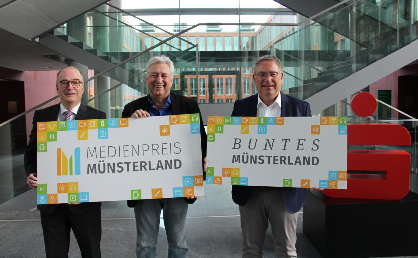 Hoffen auf viele gute Beiträge (v.l.): Klaus Ehling (Vorstand des Münsterland e.V., Veranstalter), Wolfram Linke (Vorsitzender des Pressevereins Münster-Münsterland, Partner) und Klaus Richter (Vorstandsvorsitzender der Sparkasse Münsterland Ost, Förderer). Gruppenbild mit Förderer, Partner und Veranstalter (Foto: Münsterland e.V.)