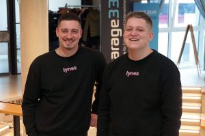 (v. l.) Die Gründer der „lynes“-App Sven und Tobias Hubbes in der garage33. (Foto: TecUP)