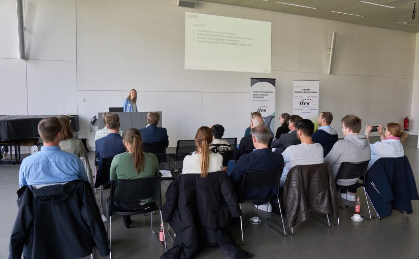 Dr. Emma Davies, technische Geschäftsführerin des Instituts, thematisierte in ihrem Impulsvortrag die Chancen und Herausforderungen der Wasserstoffwirtschaft in OWL. (Foto: HSBI)