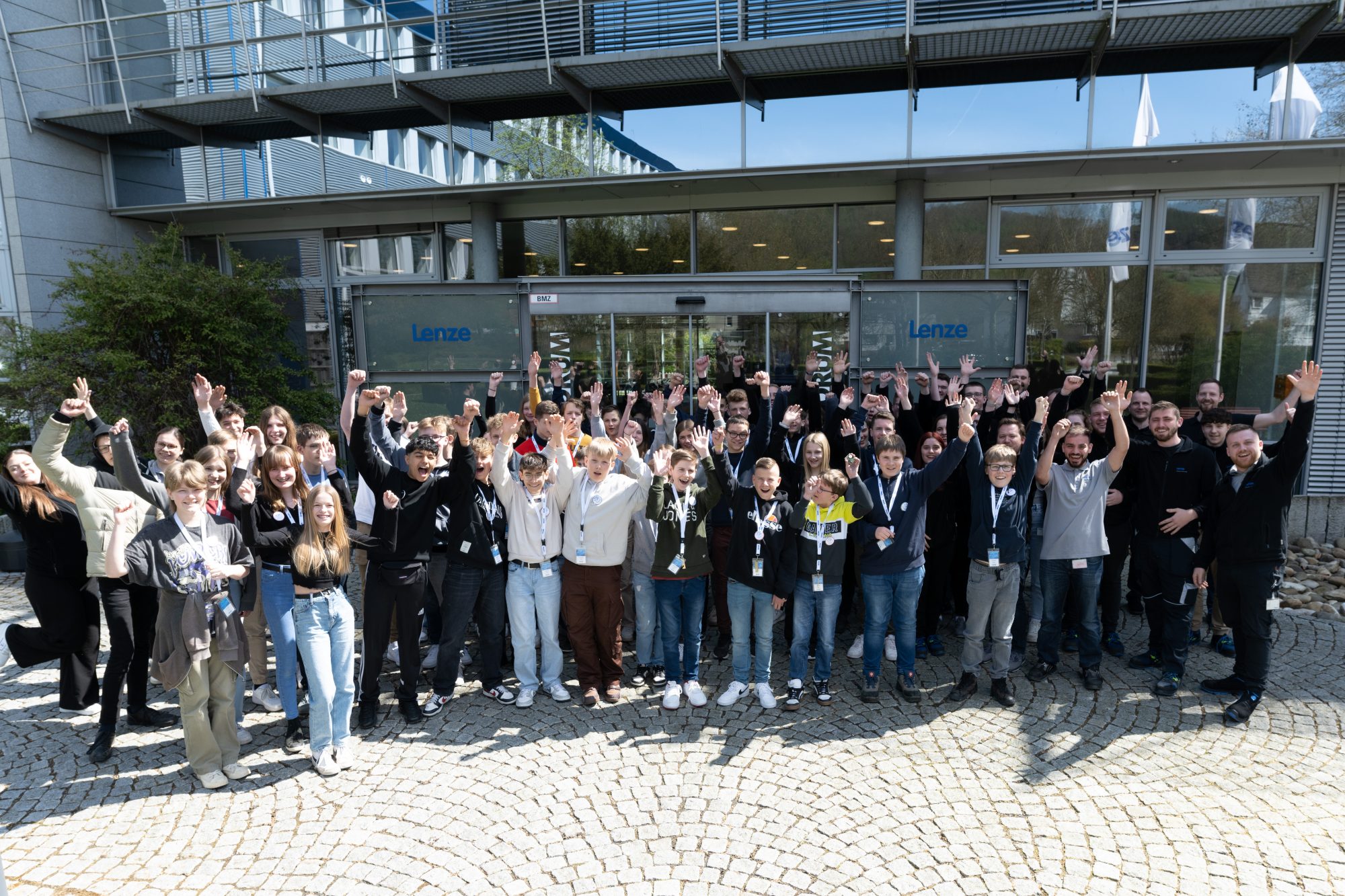 Etwa 50 interessierte Schülerinnen und Schüler aus der Region verbrachten ihren Zukunftstag beim Automatisierungsspezialisten Lenze. (Foto: Lenze)