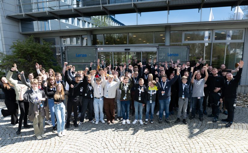 Etwa 50 interessierte Schülerinnen und Schüler aus der Region verbrachten ihren Zukunftstag beim Automatisierungsspezialisten Lenze. (Foto: Lenze)