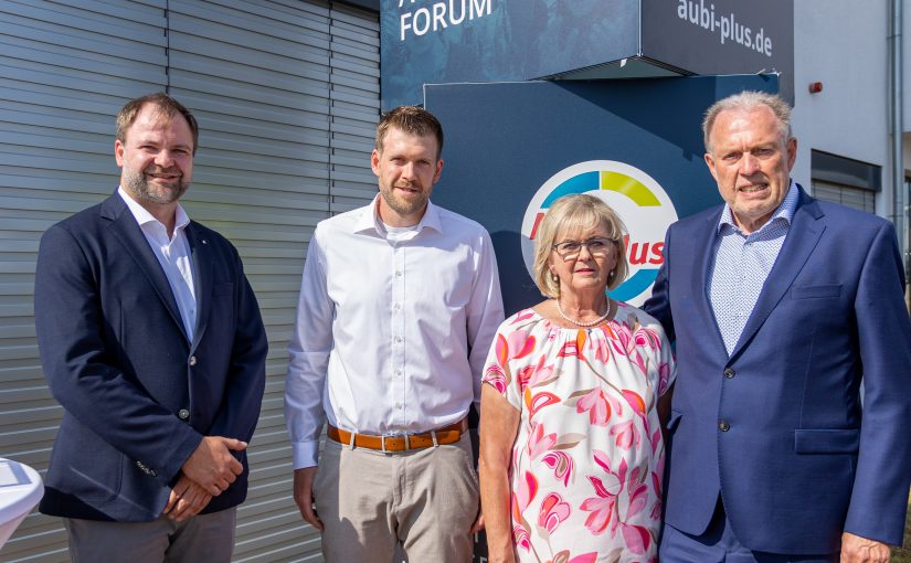 Die Unternehmerfamilie: Niels, Fabian, Renate und Heiko Köstring (v. l. n. r.) (Foto: Simon Blanke-Bohne / AUBI-plus GmbH)