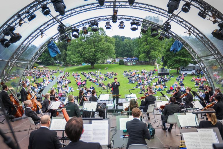 Zwei Konzertabende gestaltet das Orchester der Bielefelder Philharmoniker in diesem Jahr bei „vielHarmonie“: 18. und 21. August 2023. (Foto: Sarah Jonek)