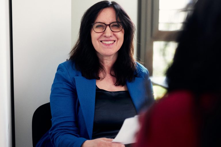 Prof. Dr. Yüksel Ekinci ist Beauftragte für Diversity an der HSBI und hat maßgeblich die Antidiskriminierungsrichtlinie erarbeitet. (Foto: P. Pollmeier/HSBI)