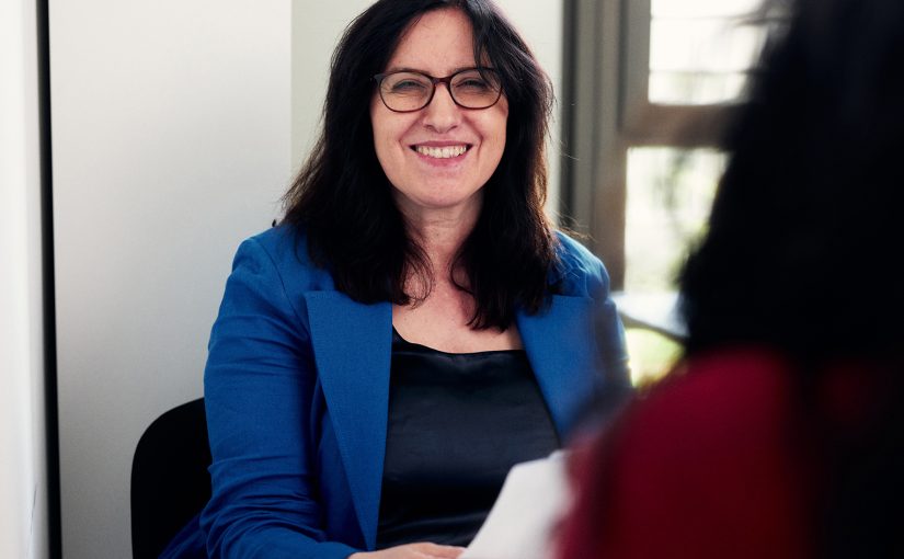 Prof. Dr. Yüksel Ekinci ist Beauftragte für Diversity an der HSBI und hat maßgeblich die Antidiskriminierungsrichtlinie erarbeitet. (Foto: P. Pollmeier/HSBI)