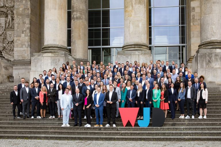 Die junge Wirtschaft beim Know-how-Transfer mit Bundeskanzler Olaf Scholz in Berlin (Copyright: WJD/Jana Legler)