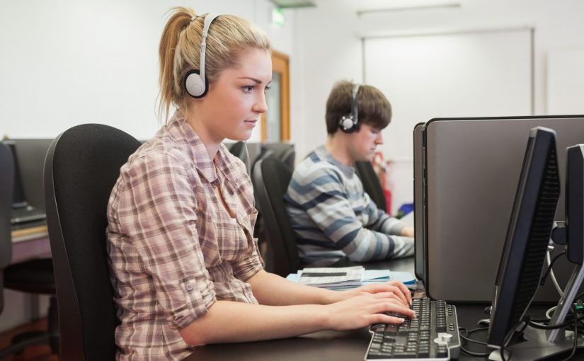 Für viele Studierende aus dem Kreis Lippe sind die Semesterferien ein willkommener Anlass, um durch Jobben Geld zu verdienen. (Foto: AOK/hfr.)