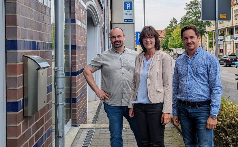 Team der Verbraucherzentrale Detmold, von links nach rechts, Matthias Ansbach (Energieberater), Brigitte Dörhöfer (Leiterin), Arkadiusz Galek (Berater). (Foto: Verbraucherzentrale NRW)