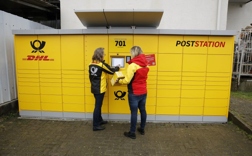 Deutsche Post DHL baut Netz auf 1.000 Poststationen aus –  24/7-Verfügbarkeit postalischer Services in der Stadt und auf dem Land