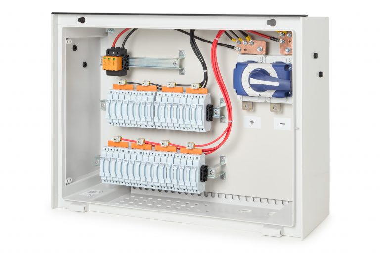 Die von Weidmüller gelieferten DC-Generatoranschlusskästen der KACO blueplanet String-Wechselrichter-Lösung sind exakt auf die jeweiligen Anforderungen abgestimmt. (Foto: Weidmüller)