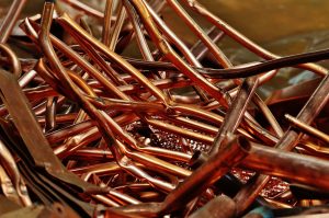 (Foto: https://pixabay.com/de/photos/kupfer-altmetall-schrott-entsorgung-1504098/)