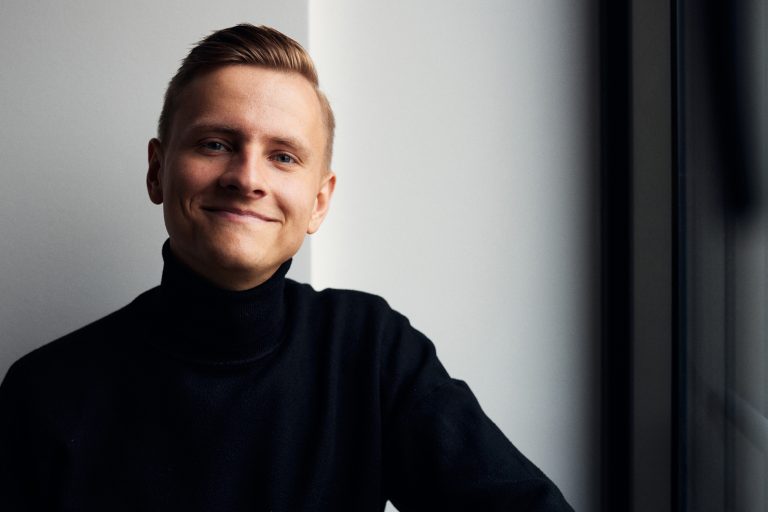 Benjamin Quiring, Masterstudent an der HSBI und Werkstudent bei der Wirtschaftsprüfungs- und Beratungsgesellschaft PricewaterhouseCoopers. (Foto: P. Pollmeier/HSBI)