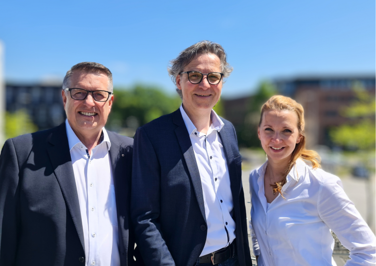 Netzwerkmanagement-Team der KIMW-M GmbH, v.l.n.r: Dipl.-Ing. Thomas Eulenstein (GF), Dipl.-Ing. Michael Tesch, Dipl.-Kffr. Steffi Volkenrath (Foto: Kunststoff-Institut Lüdenscheid)