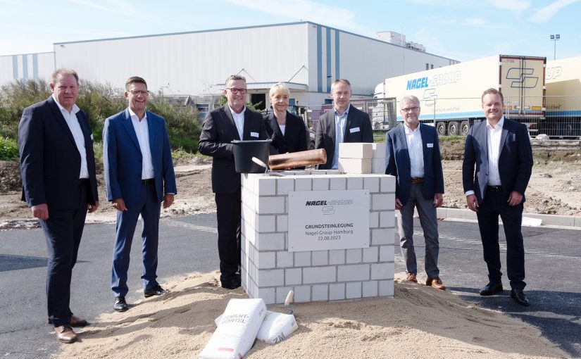 Legten den Grundstein für das Megaprojekt der Nagel-Group in Hamburg: (von links) Thorsten Schuff (Vorstand Bremer Bau), Carsten Taucke (CEO), André Pleines (Executive Director Real Estate), Marion Nagel (Verwaltungsratsvorsitzende), Tobias Jardon (Niederlassungsleiter Hamburg), Hubertus Schwanebeck (Geschäftsführer Bremer Bau), Tobias Nagel. (Foto: Nagel Group)